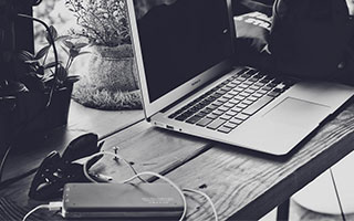 崔·贝克称 AI 革命是“一件好事”，但原因并非如你所想。